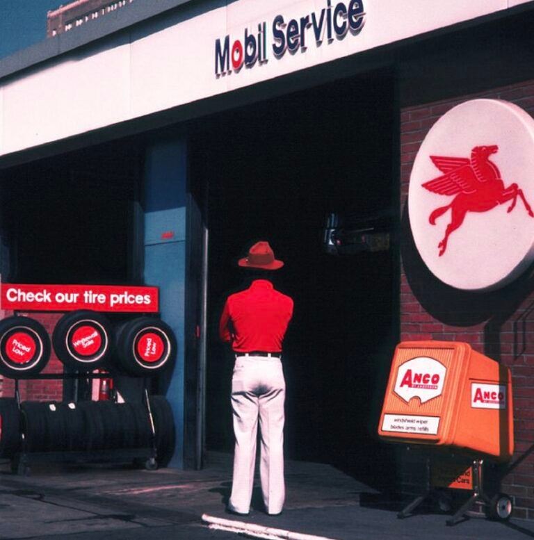 This Photo Is Not Edited Look Closer. Color Photographs Capture Street Life of the U.S in the 1970s