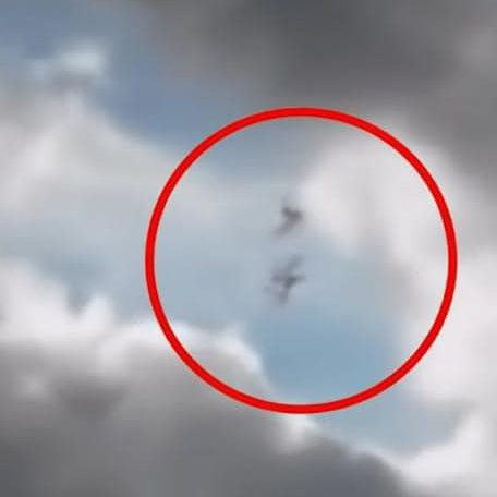 Passenger Caught A Moment That Can’t Go Unnoticed