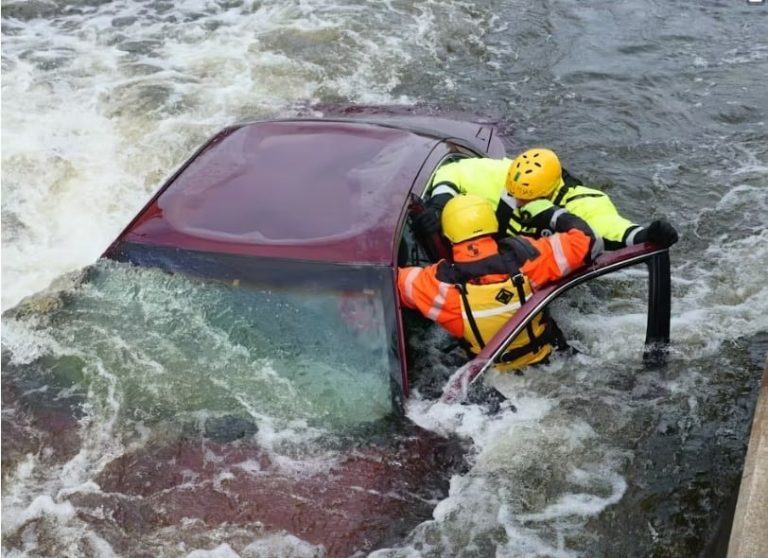 Family found in car in river they were with their m…